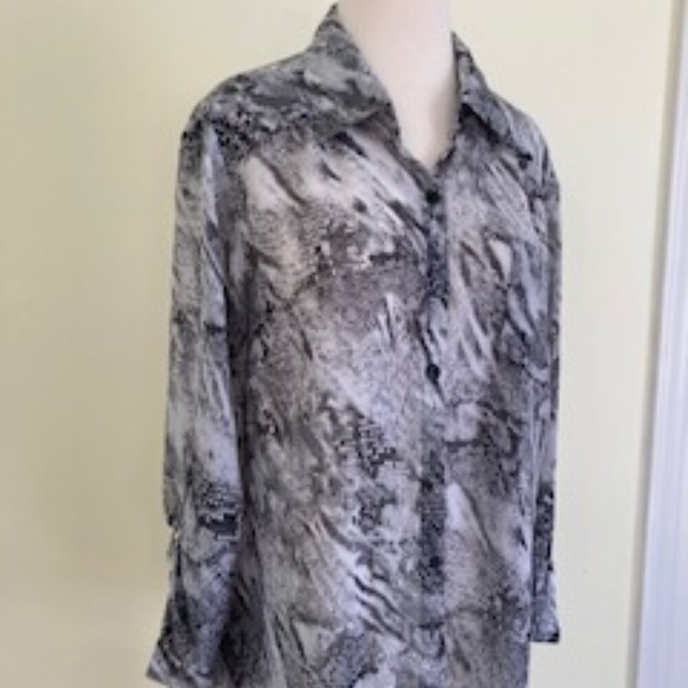 EUC Marbled Grey Print Button Front Shirt with Turn Down Collar & Tab Sleeves.